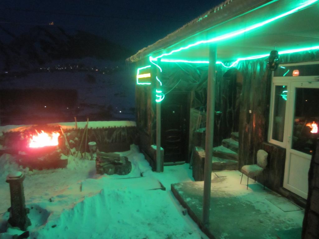 Qusha Guesthouse Meeting In The Mountains And Views คัซเบกี ภายนอก รูปภาพ