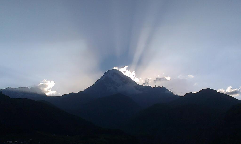 Qusha Guesthouse Meeting In The Mountains And Views คัซเบกี ภายนอก รูปภาพ