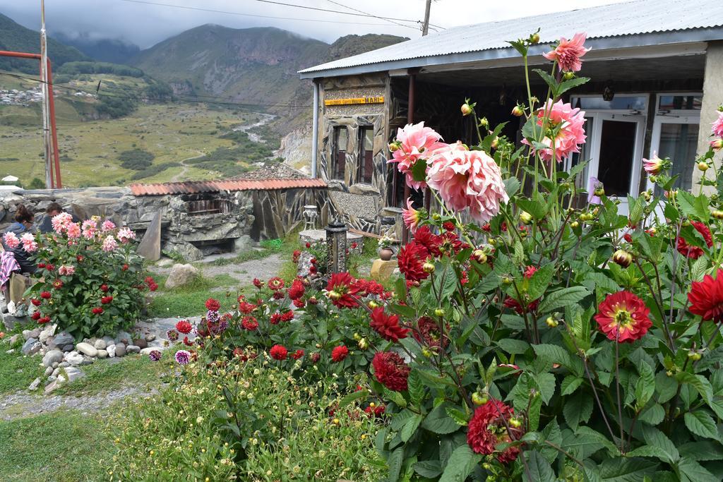 Qusha Guesthouse Meeting In The Mountains And Views คัซเบกี ภายนอก รูปภาพ