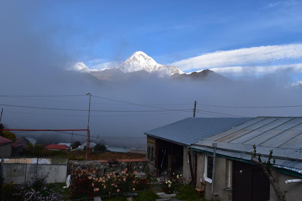 Qusha Guesthouse Meeting In The Mountains And Views คัซเบกี ภายนอก รูปภาพ
