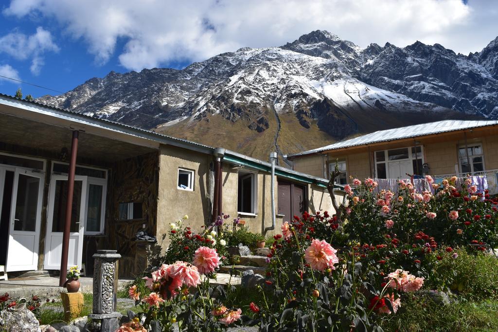 Qusha Guesthouse Meeting In The Mountains And Views คัซเบกี ภายนอก รูปภาพ
