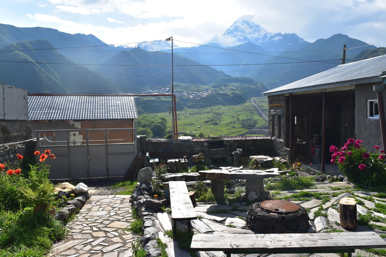 Qusha Guesthouse Meeting In The Mountains And Views คัซเบกี ภายนอก รูปภาพ