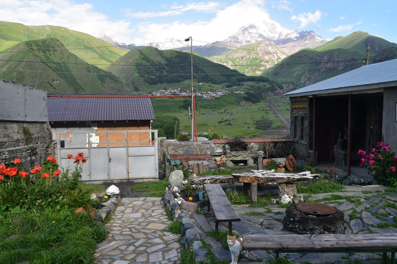 Qusha Guesthouse Meeting In The Mountains And Views คัซเบกี ภายนอก รูปภาพ