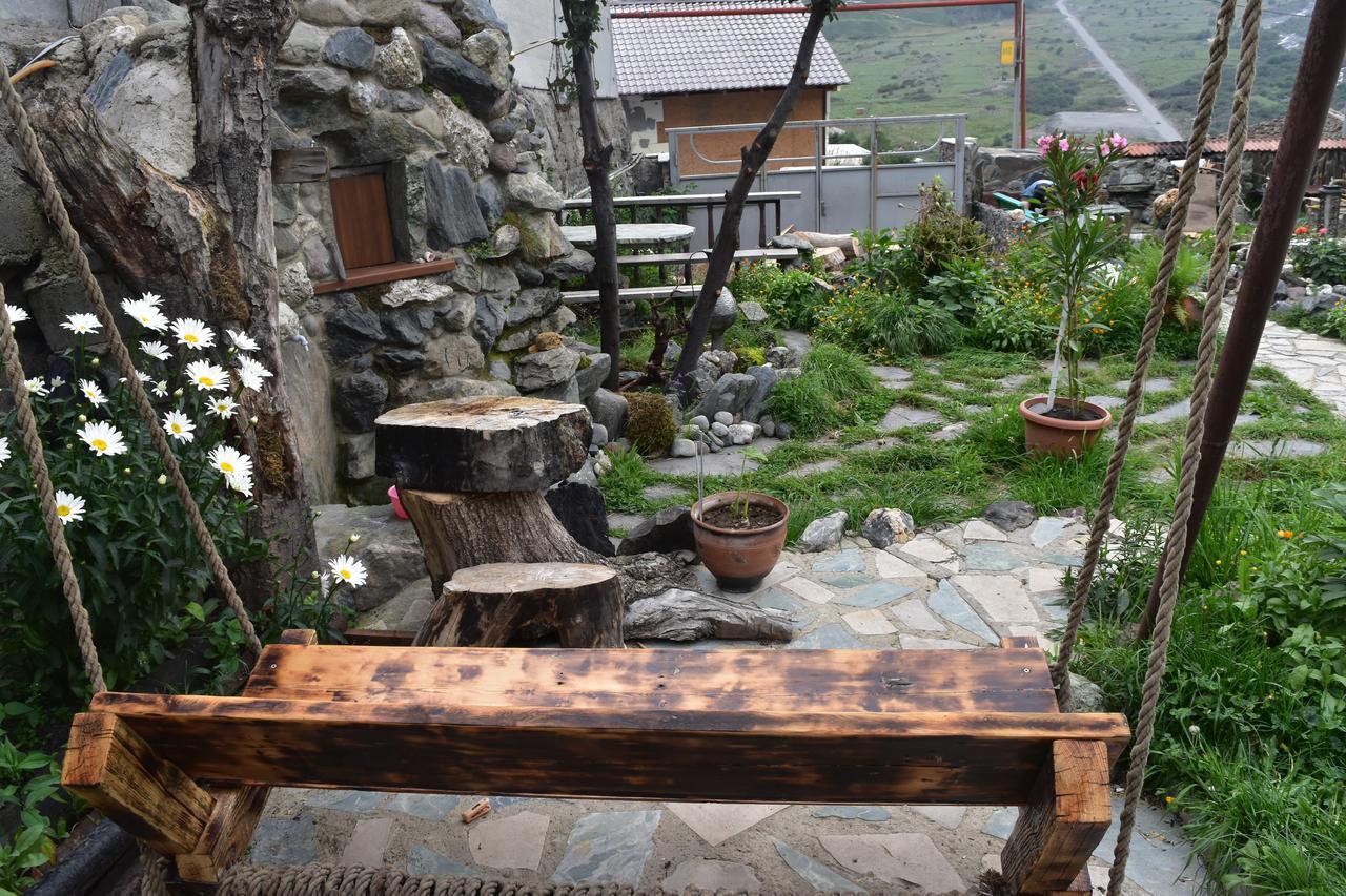 Qusha Guesthouse Meeting In The Mountains And Views คัซเบกี ภายนอก รูปภาพ